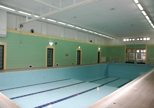 Wodne szaleństwo dla seniorów w Zduńskiej Woli. Szeroka oferta basenowych atrakcji