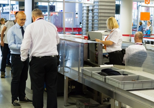 Chciał pokazać, jak wygląda kontrola na lotnisku. Czeka go surowa kara