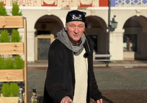 „Te szparagi są pełne toksyn”. Kucharz Karol Kuś ostrzega przed zbiorami w Niemczech