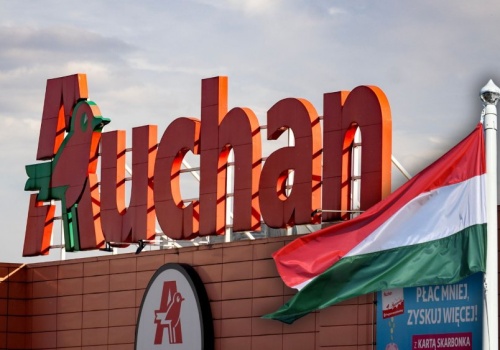 Auchan sprzedaje 8 parków handlowych w Polsce. Węgierski gigant przejmuje stery
