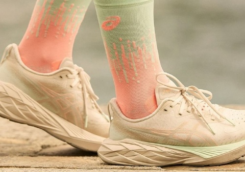 Buty sportowe na wiosnę zawładnęły światem mody. Modele Salomon i Asics będą wszędzie