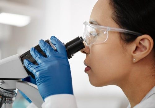 Wirusy pandemiczne mogą przenosić się na ludzi bez wcześniejszej adaptacji – badanie z UC San Diego