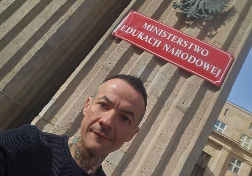 Szokujące ustalenia kontroli poselskiej w MEN. Decyzje o pracach domowych bez analiz