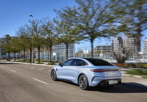 BYD traci tempo w Chinach. Rynek elektryków hamuje, a Geely wyprzedza lidera