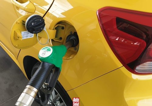 Po co przed tankowaniem lepiej dotknąć czegoś metalowego?