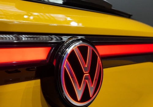 Masz takie logo na swoim aucie? Może cię słono kosztować