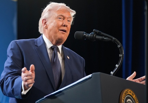 Rynki w szponach niepewności: Trump mówi o „szybkim końcu” wojny, Pentagon szykuje się na długi bój