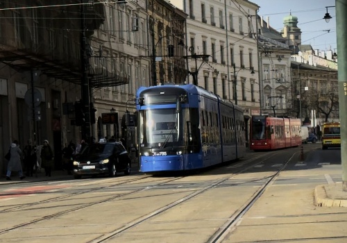 „Można szybciej!” Nowa mapa ma wskazać, gdzie Kraków niepotrzebnie spowalnia komunikację miejską