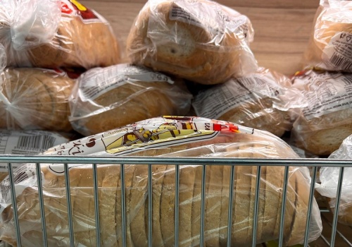 To najgorszy rodzaj chleba, jaki można wkładać do ust. Polacy jedzą go na potęgę