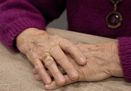 Emeryci pracują, bo… muszą. W Polsce właśnie padł rekord