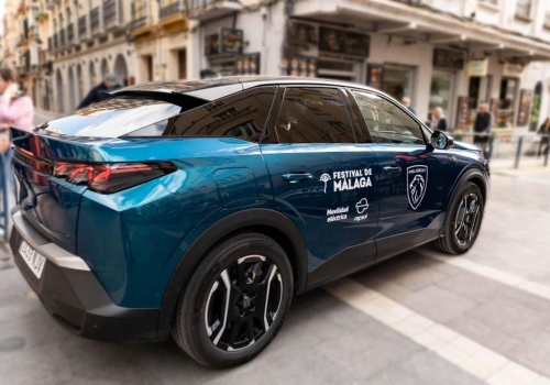Nowy Peugeot 3008 na czerwonym dywanie. SUV-y marki wożą gwiazdy 29. Festiwalu Filmowego w Maladze