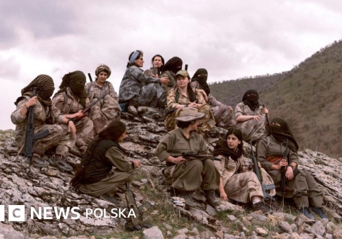 Kurdyjskie bojowniczki: Wewnątrz tajnego kobiecego batalionu wojskowego