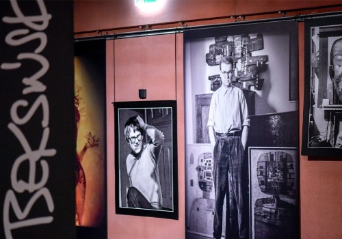 Obraz Beksińskiego odnaleziony po 50 latach. W Warszawie tylko przez kilka dni