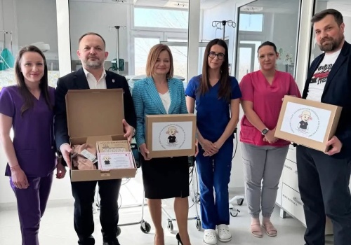 Dzieci urodzone w wieluńskim szpitalu będą dostawać pakiety powitalne