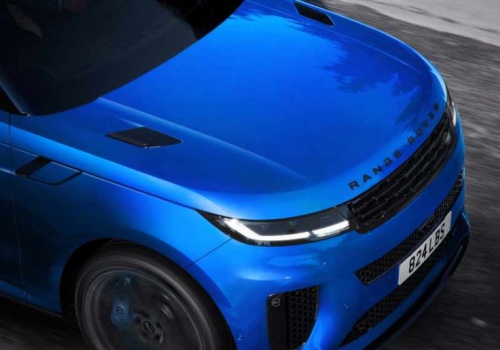 Range Rover wraca do kultowego modelu. Kolor ma tu symboliczne znaczenie