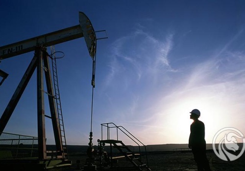 Trump studzi panikę, ale ropa naftowa wciąż żyje premią strachu