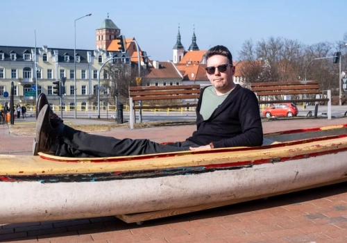 Kajak na scenie i spektakle w ChCK. Marzec miesiącem teatru w Chojnicach