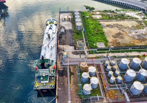 Tankujesz benzynę kupioną 50 dni temu, ale już płacisz „wojenne