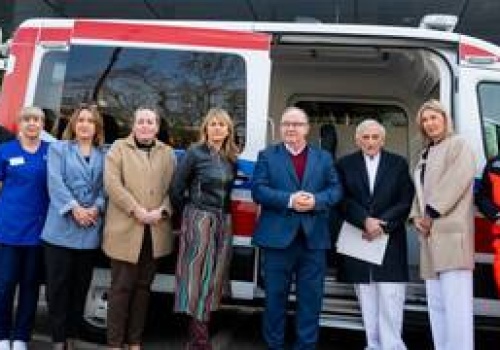 Dwa samorządy zrzuciły się nowy ambulans dla wrocławskiego szpitala