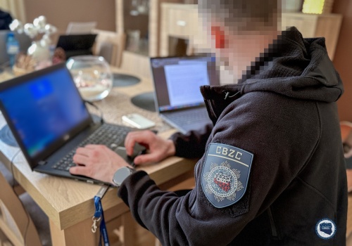 Nieletni podejrzewani o udostępnianie narzędzi do ataków DDoS. CBZC ustaliło siedem osób