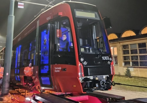 Pierwszy tramwaj dotarł do zajezdni Tramwajów Śląskich w Katowicach. PESA rusza z dostawami