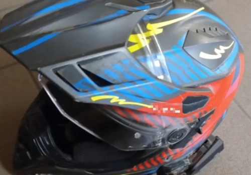 Zaczął myć motocykl. Gdy skończył, po kasku nie było już śladu