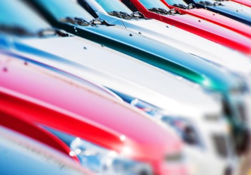 Podatek od nadmiarowej floty – czy puste przebiegi i parkingowe „staczaki” uderzą firmy po kieszeni?