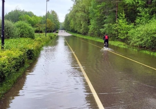 Objazd w Dolinie Trzech Stawów. Zaczyna się usuwanie szkód górniczych na rolkostradzie