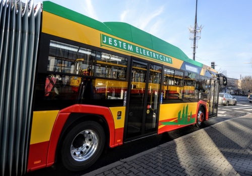 Katastrofa zielonego komunizmu w Warszawie. Elektryczne autobusy nie są przygotowane na wojnę