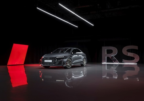 Regulowany gwint, ceramiczne hamulce i 400 koni. Audi RS 3 competition limited na 50-lecie pięciu cylindrów