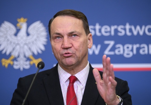 Sikorski atakuje Lecha Kaczyńskiego, by przykryć brak ewakuacji