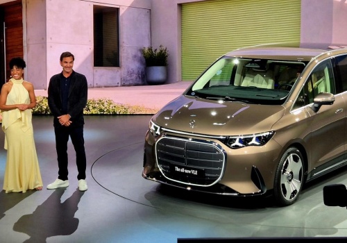 Mercedes VLE to szczyt luksusu w skórze vana. 700 km zasięgu i sala kinowa