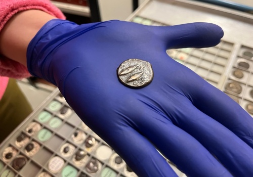 Monetą z Kartaginy zapłacił za przejażdżkę autobusem w Anglii. Prawda wyszła na jaw po wielu latach