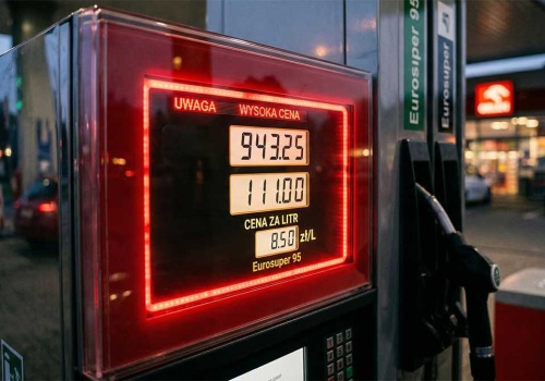 Globalny sezon na Donaldów. Tusk, Trump i polityczny teatr dla mas