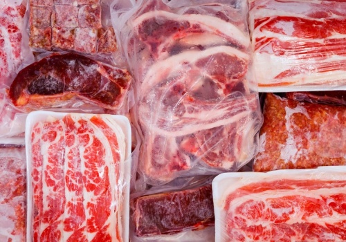 Tego nigdy nie rób przed zamrożeniem kurczaka czy wieprzowiny! Prosty błąd może kosztować zdrowie