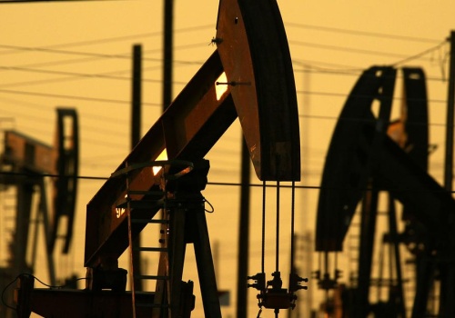 Wahania na cenach ropy. Rynek reaguje na plan uwolnienia strategicznych rezerw