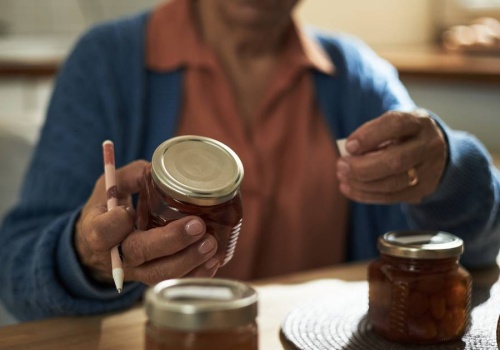 Brudny słoik po przetworach. Gdzie go wyrzucić, by nie popełnić błędu?