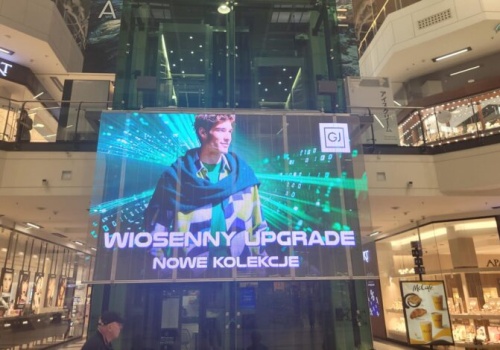 Galeria Jurajska prezentuje wiosenne trendy modowe przy wsparci AI