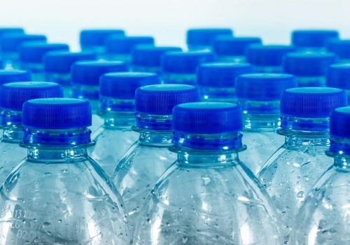 Rozbój w biały dzień. Polacy jednoznacznie o systemie kaucyjnym