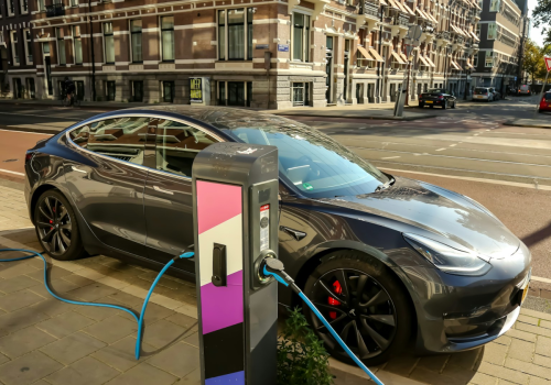 Serwisowanie „elektryków” i hybryd – kto pierwszy, ten lepszy?