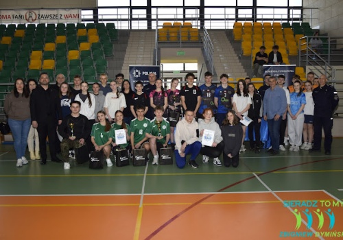 Uczniowie rywalizowali o Puchar Komendanta Policji w Sieradzu. Najlepsza drużyna pojedzie na finał wojewódzki