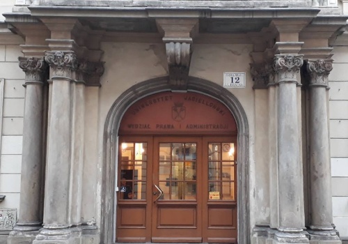 Absolwenci UJ znów najlepsi. Rozbili konkurencję w egzaminach na aplikacje prawnicze