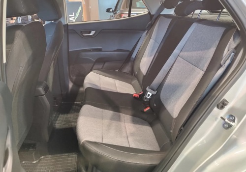 Obniżka ceny do 82 700 zł sprawia, że ten SUV z nowym designem jest dziś w zasięgu ręki. Z tyłu wygodnie usiądą nawet trzy osoby