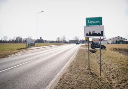 Bezpieczniej na drodze wojewódzkiej nr 742. Nowe przejścia dla pieszych w Paskrzynie i Łęcznie