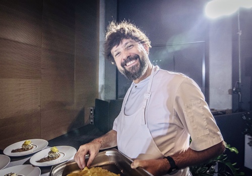 Zapowiada się hit klubu kolacyjnego. Czym chce zaskoczyć chef Przemek Błaszczyk? (MENU)