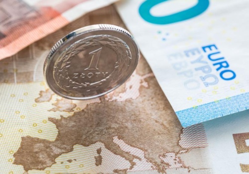 Dolar zyskuje, kurs euro stabilny. Rynek powoli traci cierpliwość