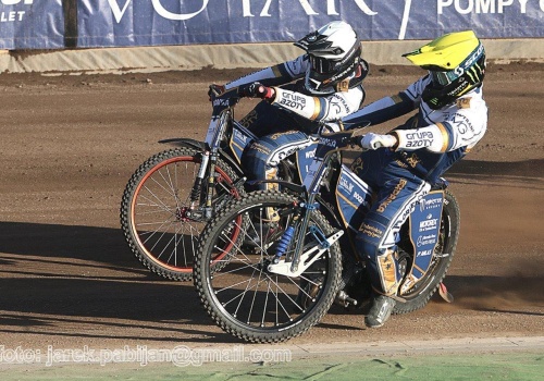 Żużel. Motor odsłonił drugi kevlar! Jest nawiązanie do barw klubowych!