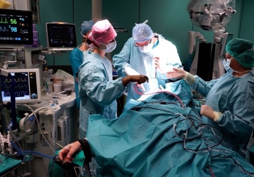 Pierwsza taka operacja w Polsce. Nowa nadzieja dla pacjentów z glejakiem w Szpitalu Kopernika w Łodzi