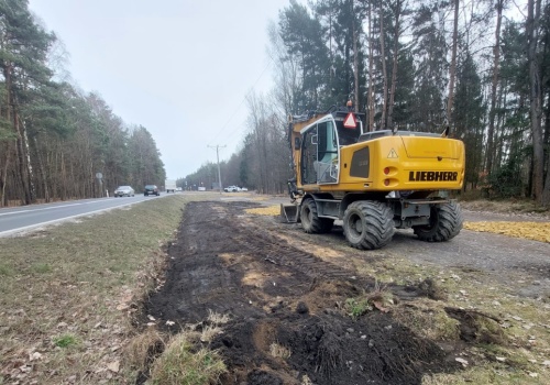 Koniec darmowego postoju przy zalewie Nakło-Chechło. Jeden z parkingów przy DW 908 będzie płatny