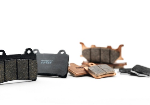 TRW wprowadza nowe klocki hamulcowe do motocykli